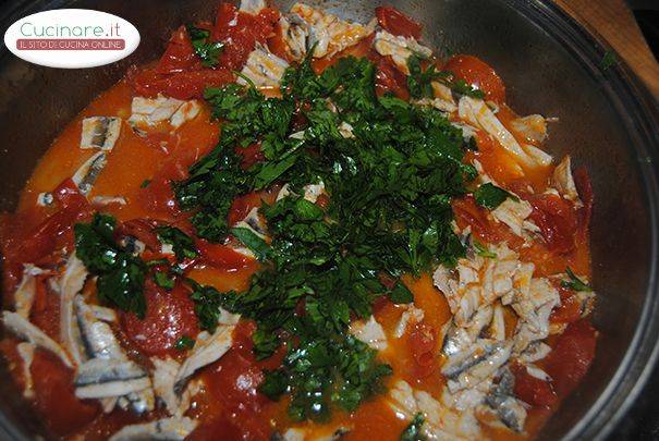 Spaghetti con Alici e Pomodorini preparazione 6